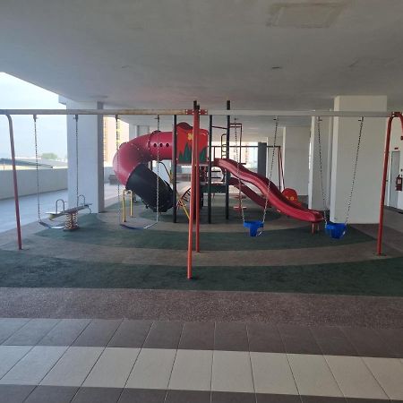 Seaside Haven Homestay Seaview Unit With Pool Opposite Ktcc & Mayang Mall - Pangsapuri Ladang Tanjung Куала Теренгану Екстериор снимка