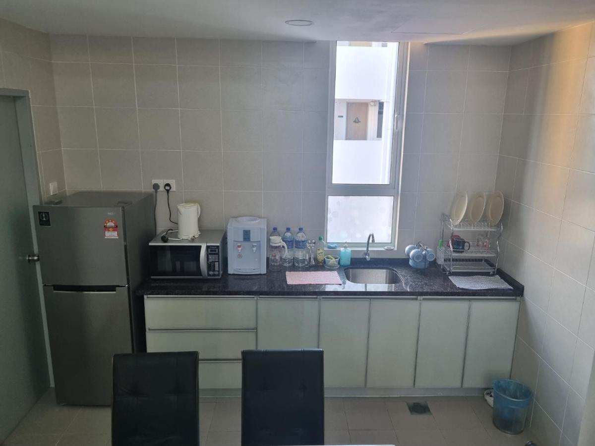 Seaside Haven Homestay Seaview Unit With Pool Opposite Ktcc & Mayang Mall - Pangsapuri Ladang Tanjung Куала Теренгану Екстериор снимка