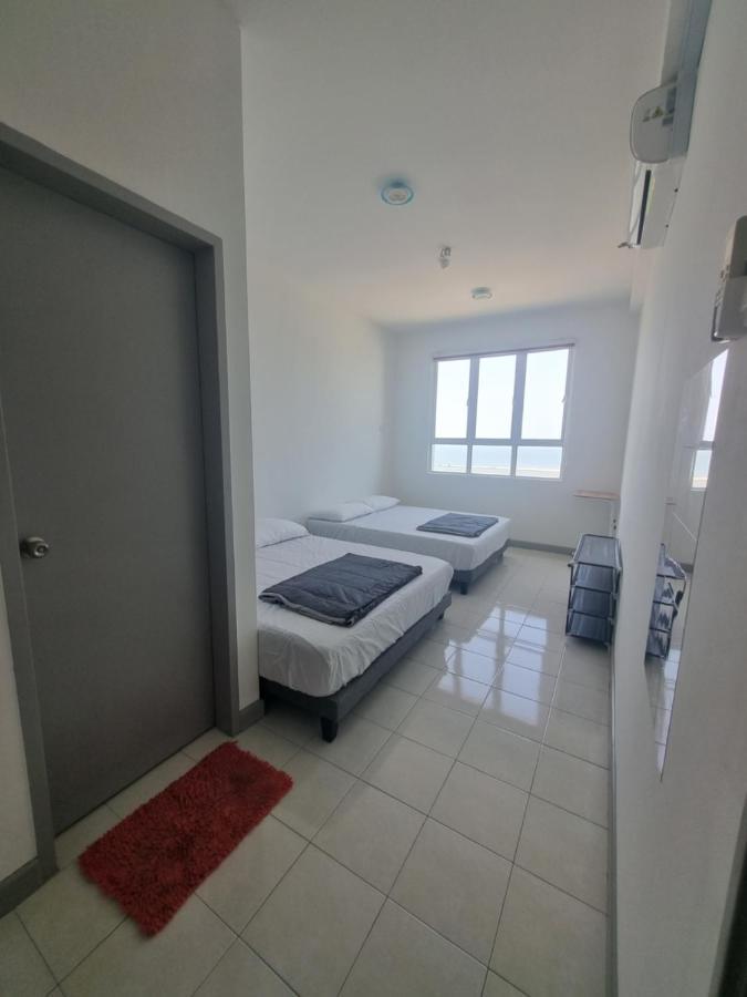 Seaside Haven Homestay Seaview Unit With Pool Opposite Ktcc & Mayang Mall - Pangsapuri Ladang Tanjung Куала Теренгану Екстериор снимка