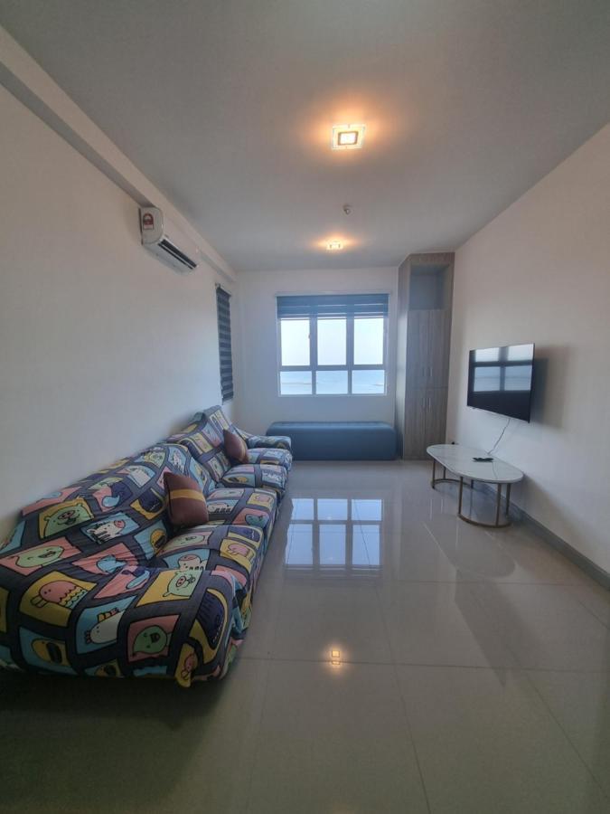 Seaside Haven Homestay Seaview Unit With Pool Opposite Ktcc & Mayang Mall - Pangsapuri Ladang Tanjung Куала Теренгану Екстериор снимка