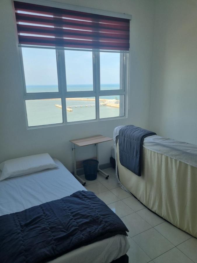Seaside Haven Homestay Seaview Unit With Pool Opposite Ktcc & Mayang Mall - Pangsapuri Ladang Tanjung Куала Теренгану Екстериор снимка
