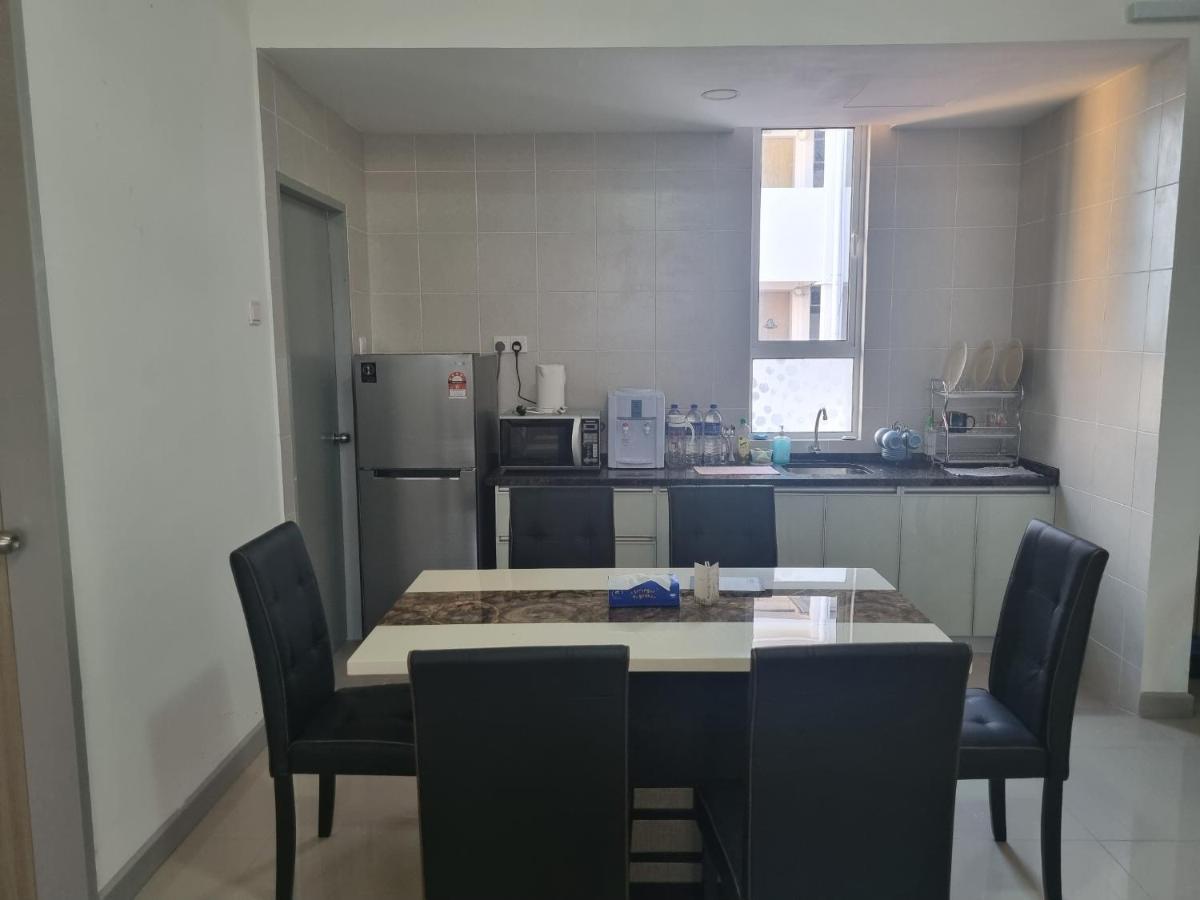 Seaside Haven Homestay Seaview Unit With Pool Opposite Ktcc & Mayang Mall - Pangsapuri Ladang Tanjung Куала Теренгану Екстериор снимка