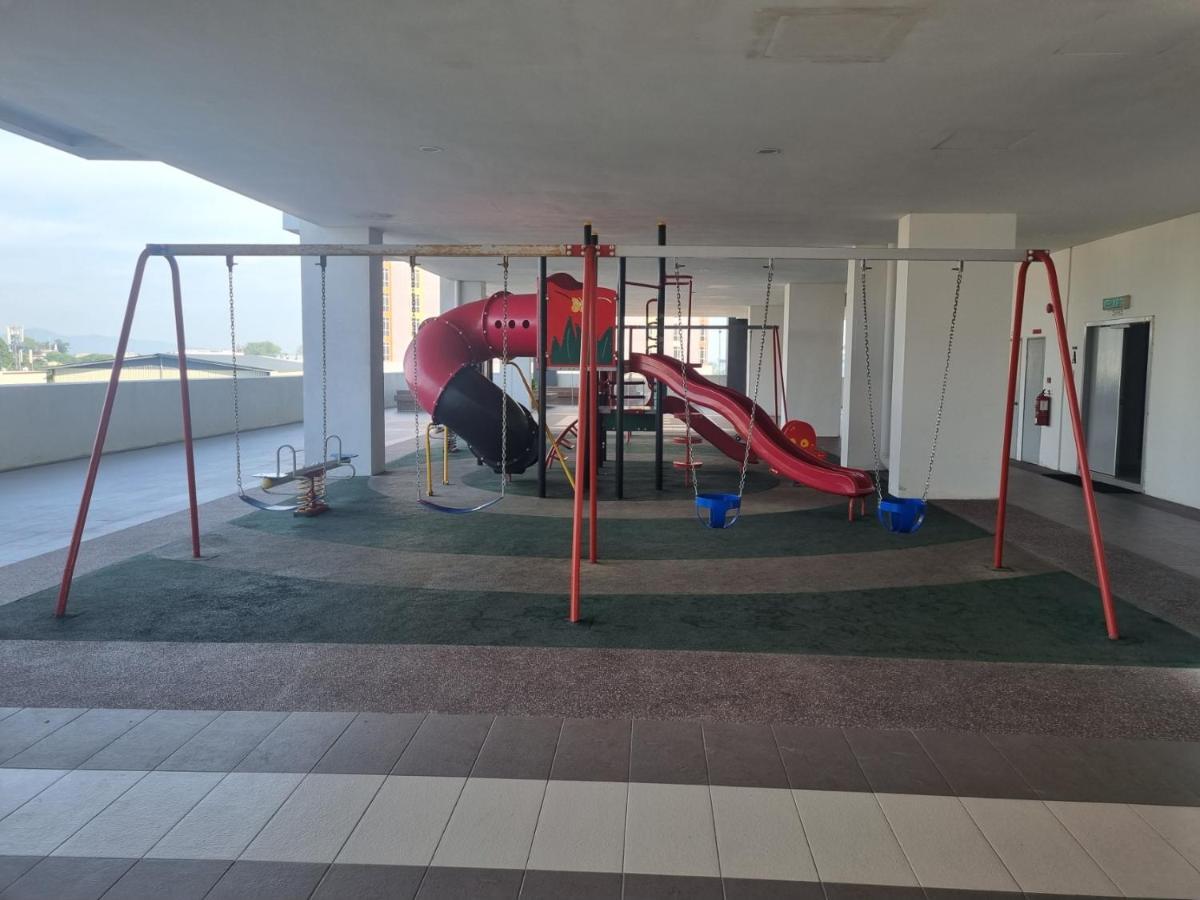 Seaside Haven Homestay Seaview Unit With Pool Opposite Ktcc & Mayang Mall - Pangsapuri Ladang Tanjung Куала Теренгану Екстериор снимка