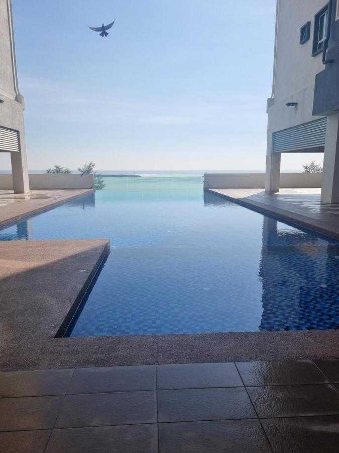 Seaside Haven Homestay Seaview Unit With Pool Opposite Ktcc & Mayang Mall - Pangsapuri Ladang Tanjung Куала Теренгану Екстериор снимка