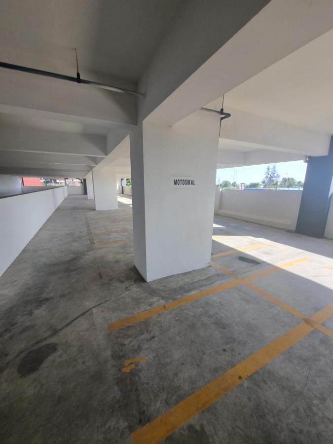 Seaside Haven Homestay Seaview Unit With Pool Opposite Ktcc & Mayang Mall - Pangsapuri Ladang Tanjung Куала Теренгану Екстериор снимка